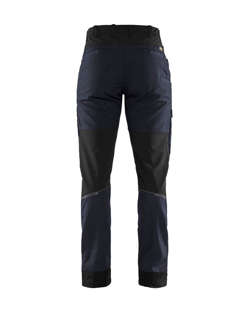 Pantalón multibolsillos femenino Blaklader 7166 para servicios/transporte, muy ligero y flexible, 166 gr/m2, rodilleras con Cordura Stretch, costuras garantizadas.