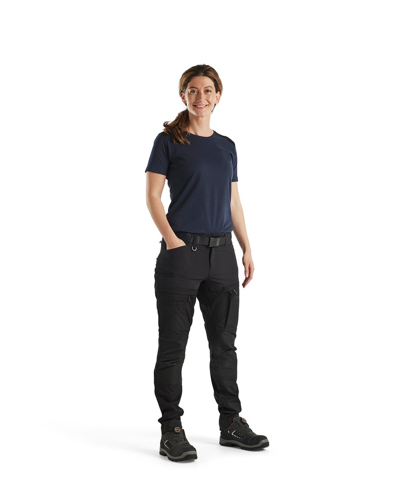 Pantalón multibolsillos femenino Blaklader 7166 para servicios/transporte, muy ligero y flexible, 166 gr/m2, rodilleras con Cordura Stretch, costuras garantizadas.