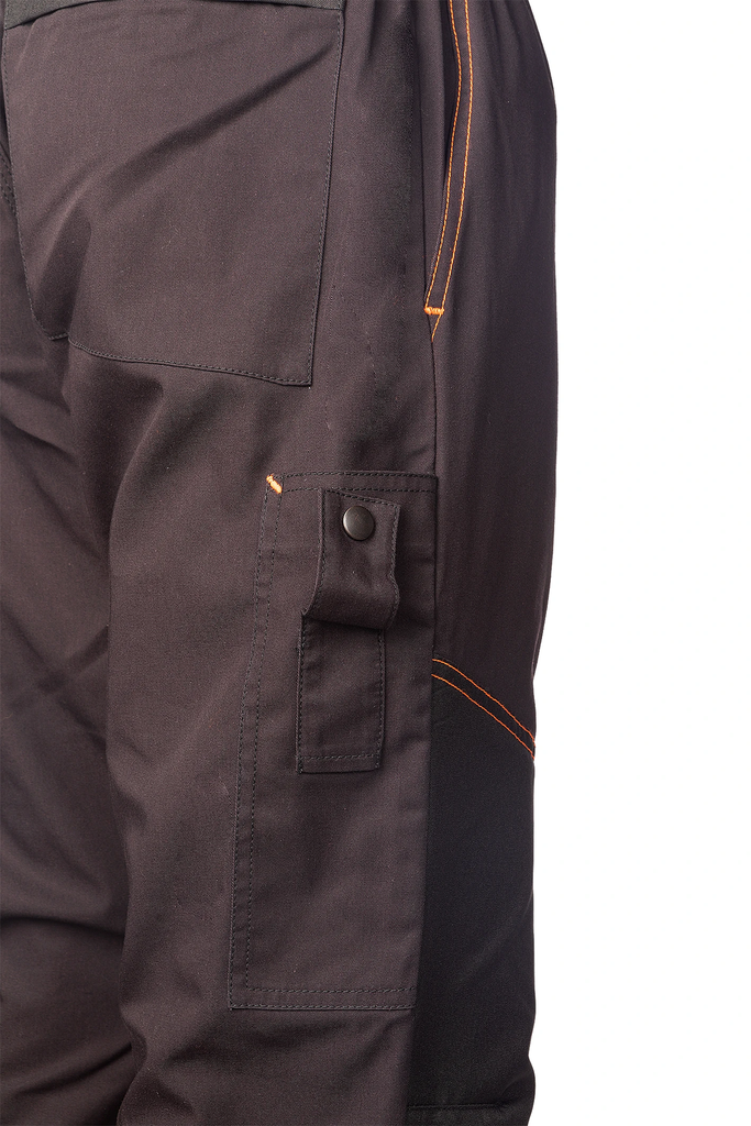Pantalones Sip 1RB8 de desbroce ligeros con protección contra las proyecciones gracias al acolchado fijo resistente a los impactos. Fácil de limpiar gracias al refuerzo frontal Siopor® impermeable y transpirable