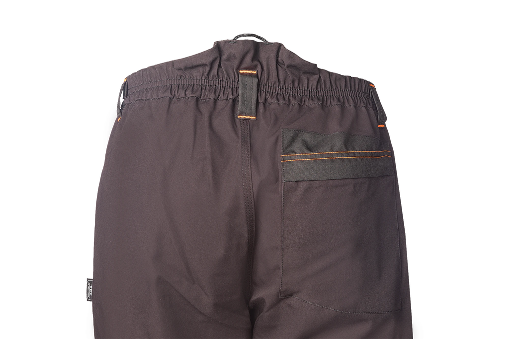 Pantalones Sip 1RB8 de desbroce ligeros con protección contra las proyecciones gracias al acolchado fijo resistente a los impactos. Fácil de limpiar gracias al refuerzo frontal Siopor® impermeable y transpirable
