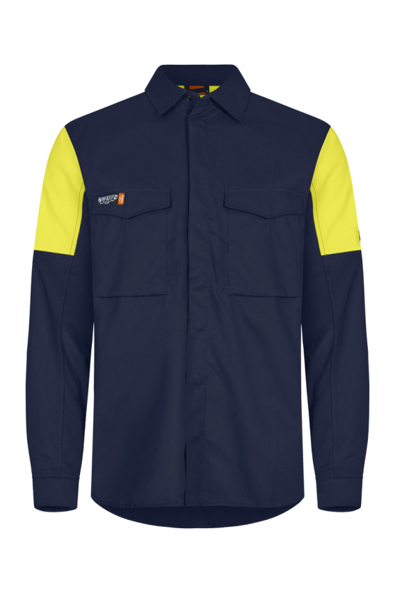 Camisa Tranemo 577486 inherentemente ignífuga con visibilidad aumentada, certificada para soldadura EN11611 A1+A2.  Cierre frontal oculto con corchetes de plástico. Bolsillos pectorales con solapa