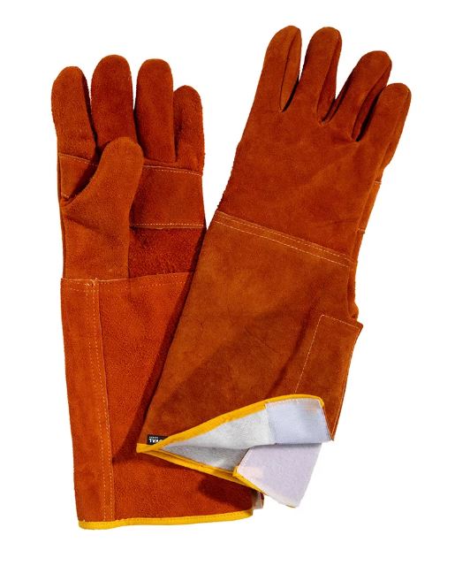 [42VB/25V.11] Guante Coval de soldadura 42VB/25V fabricado íntegramente en piel de vacuno termotratada de 1,4 mm  de color langosta, totalmente forrado con tejido  no tejido (TNT) ignífugo de 180 g/m², palma  parcialmente reforzada con piel de vacuno termotratada,  puño de piel de vacuno termotratada con cierre  de velcro. Costuras realizadas íntegramente con hilo de Kevlar 50/3.  Longitud: 42 cm